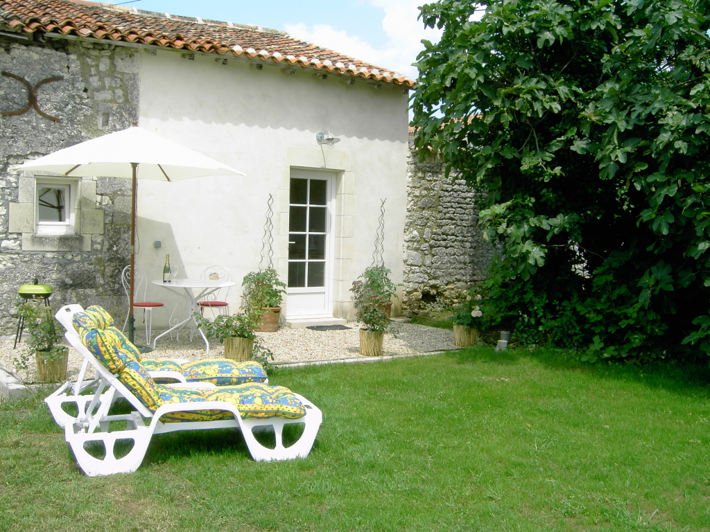 South-facing terrace of Limorlin gîte